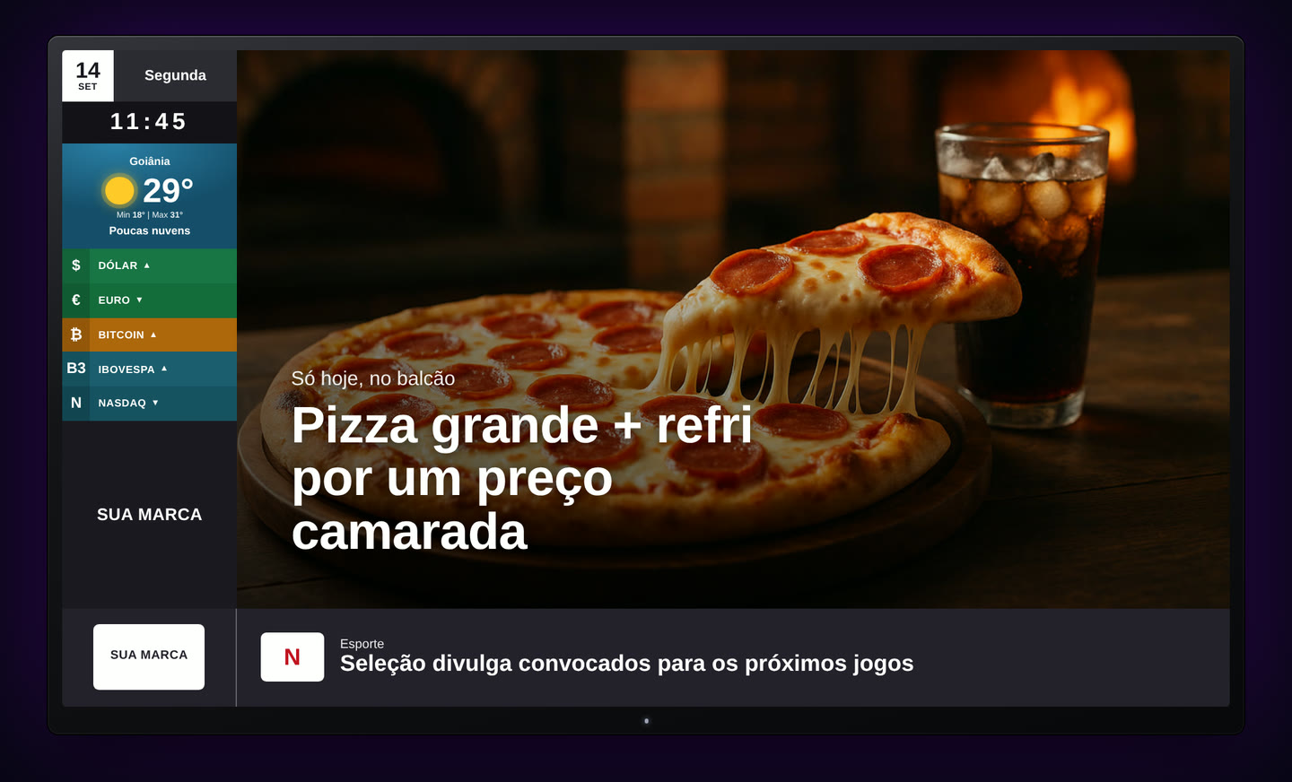 TV do Corpflix numa pizzaria: promoção de pizza grande com refrigerante na área principal.